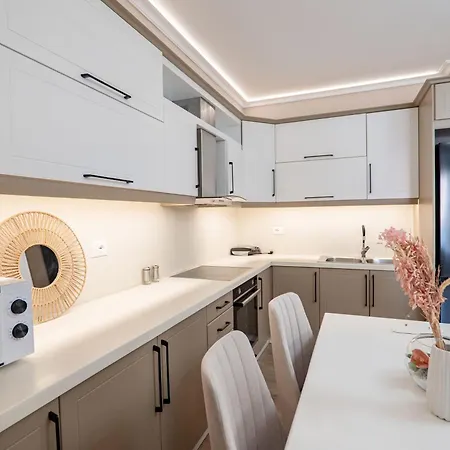 Portside Luxury * Saranda